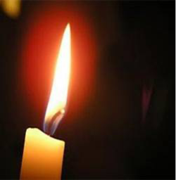 Kerze mit weihnachtlicher Stimmung